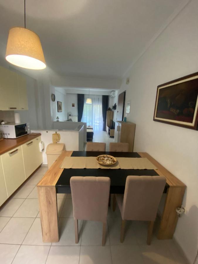 Lovely 2-Bedroom Appartement With Free Parking Агия Триас Екстериор снимка